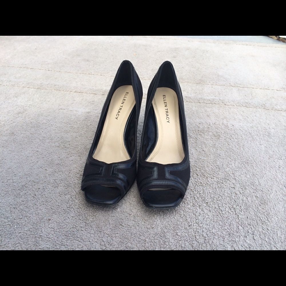 Ellen Tracy-Randy  classic black open toe pump